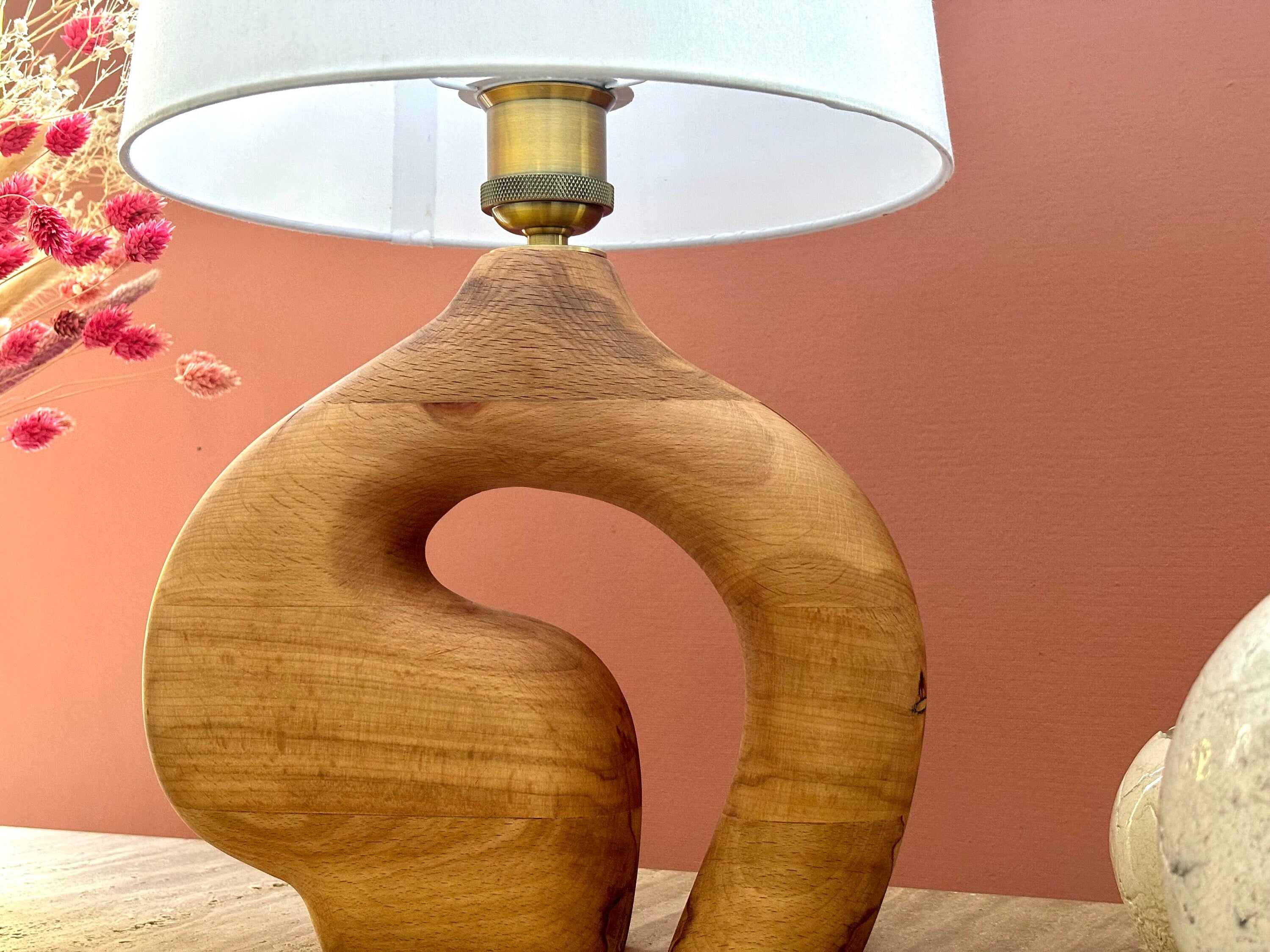 Lampe de chevet en bois massif recyclé faite à la main – Lampe de table décorative et naturelle 'STOMA'