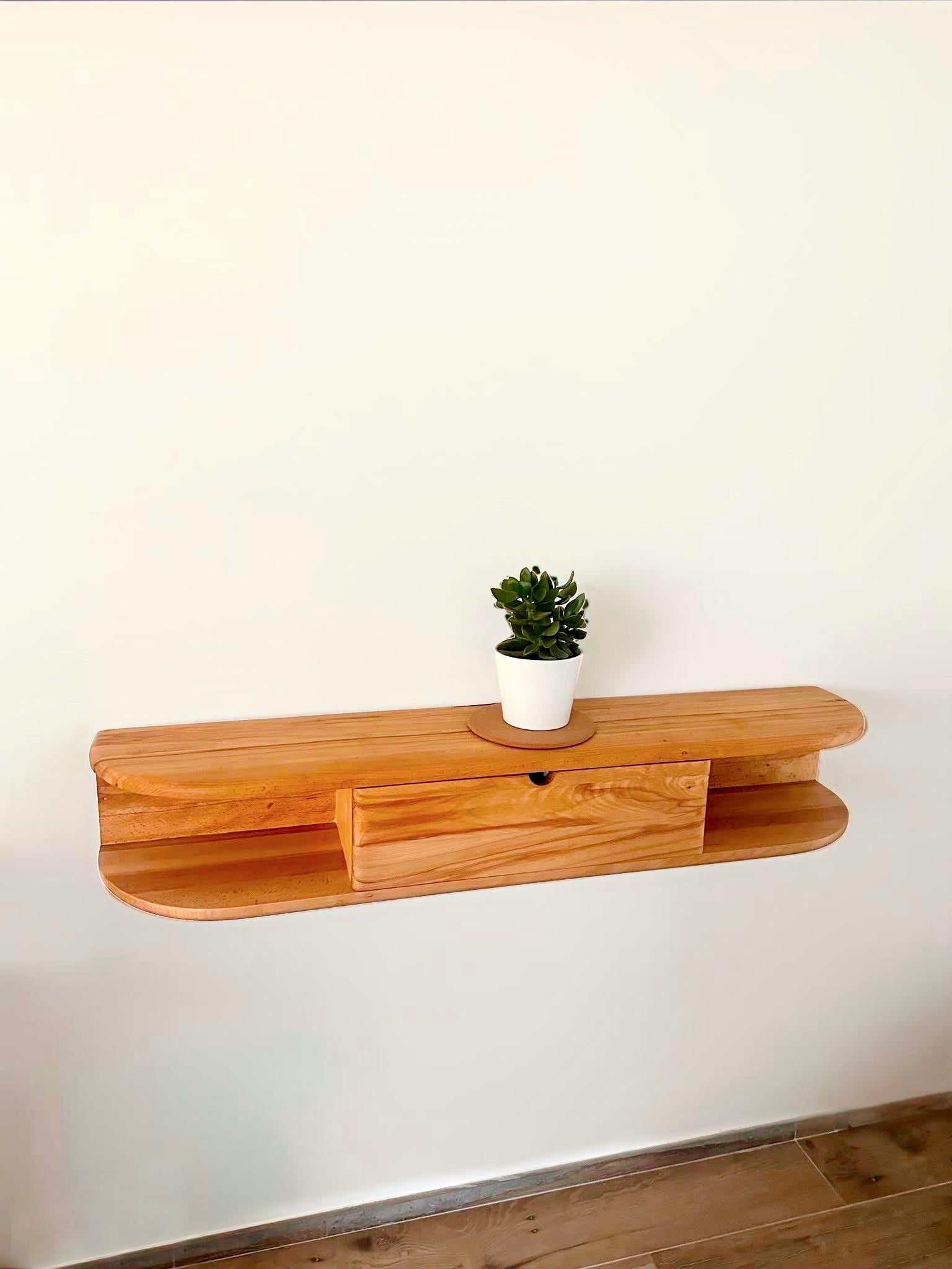 Console d'entrée flottante et ses rangements pratiques en hêtre massif recyclé
