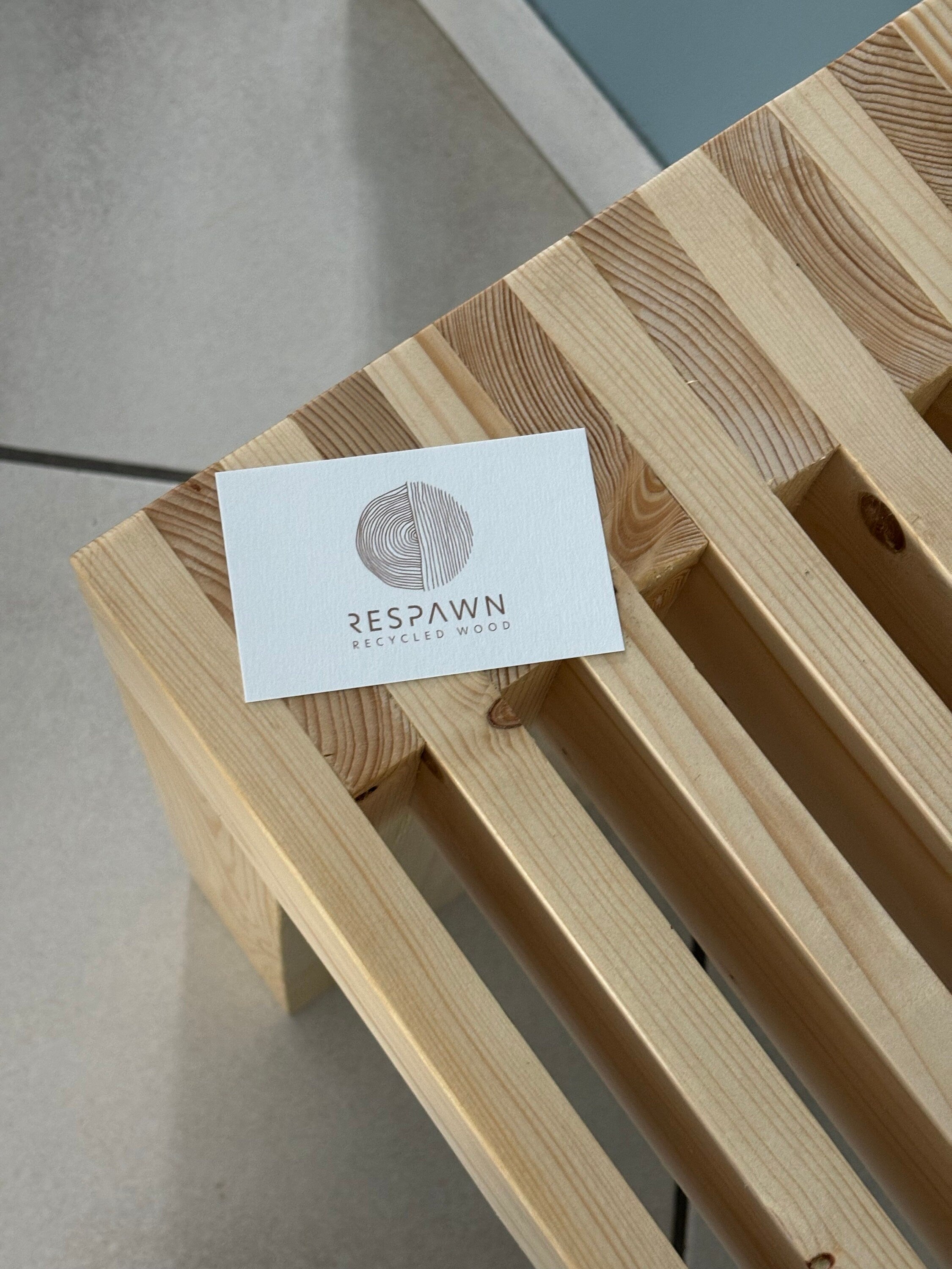 Banc en Bois Massif Recyclé pour Entrée - Éco-responsable et Élégant