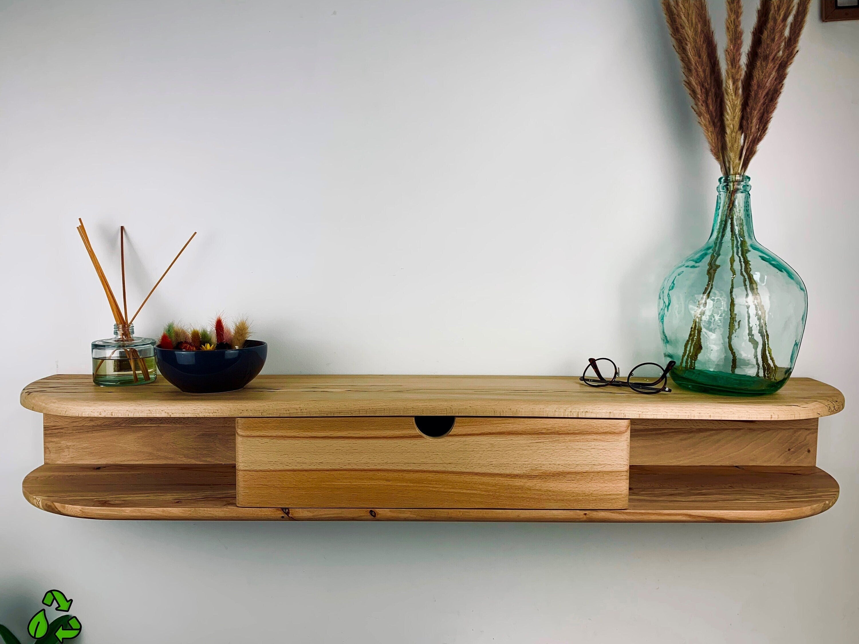 Console d'entrée flottante et ses rangements pratiques en hêtre massif recyclé