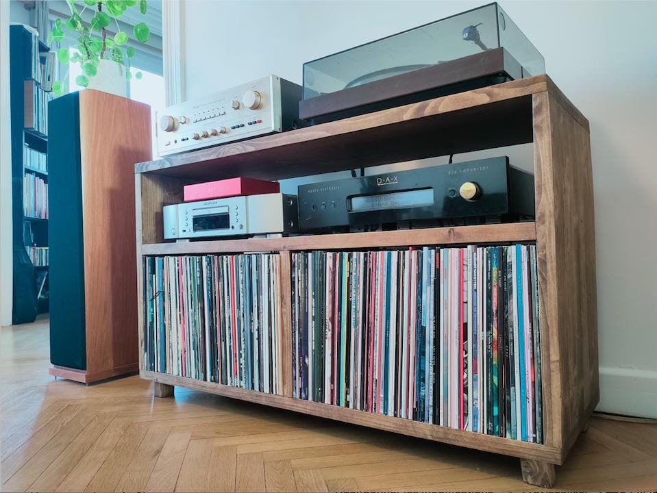 Meuble en bois pour tourne-disque et rangement vinyles – Design rétro en bois massif, idéal pour salon