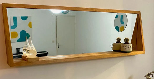 Miroir flottant rectangulaire en bois massif recyclé et sa petite étagère, fabriqué main